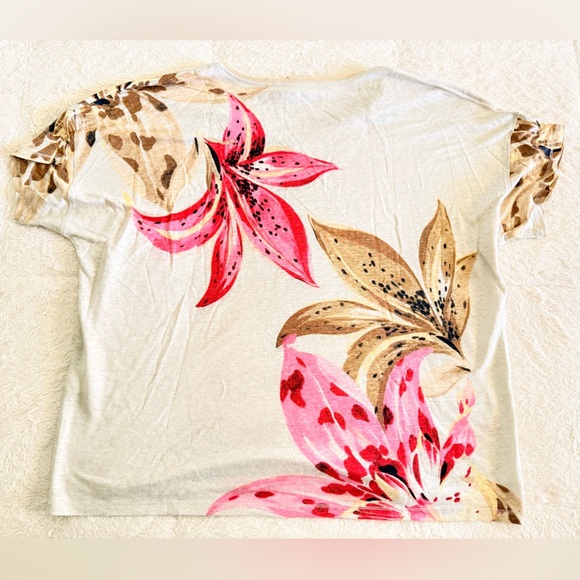 Chico's Beige V-Neck Top with Red Floral Print - Picture 3 of 4